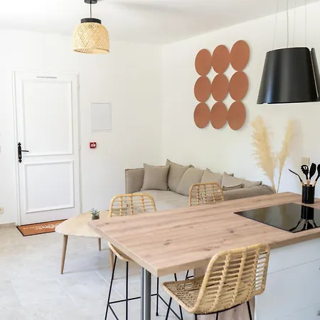 Chateau De L'insolas Lägenhetshotell 4*