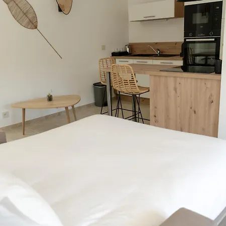 Chateau De L'insolas Hotel apartamentowy 4*