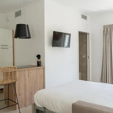 Chateau De L'insolas Hotel apartamentowy Villeneuve-lès-Avignon