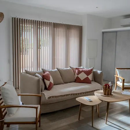 Hotel apartamentowy Chateau De L'insolas 4*