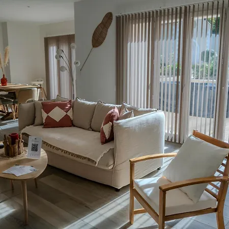 Chateau De L'insolas Hotel apartamentowy 4*