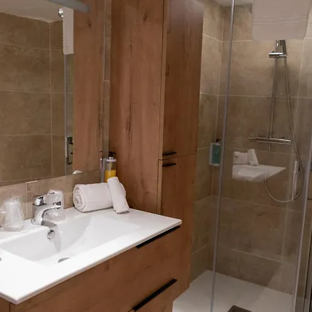 Chateau De L'insolas Hotel apartamentowy