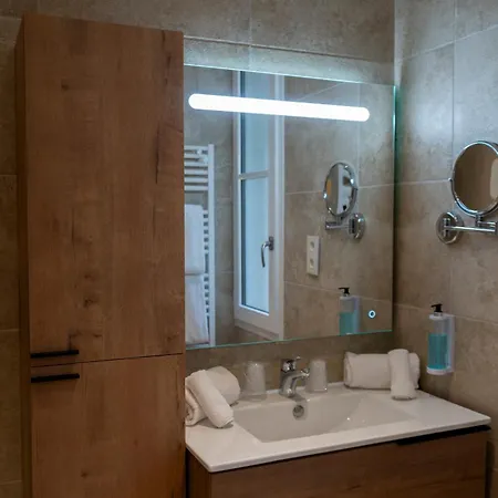 Hotel apartamentowy Chateau De L'insolas 4*