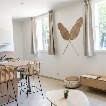 Château De L'insolas Villeneuve-lès-Avignon