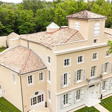 아파트호텔 Chateau De L'insolas 4*
