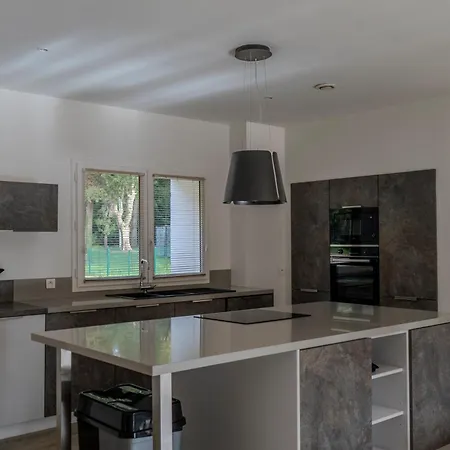 Chateau De L'insolas شقة فندقية فينوف ليز أفيجْنْ