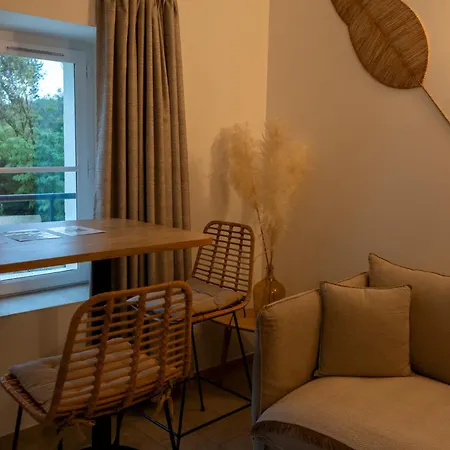 Chateau De L'insolas 4*