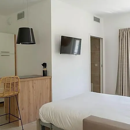 Aparthotel Chateau De L'insolas 4*