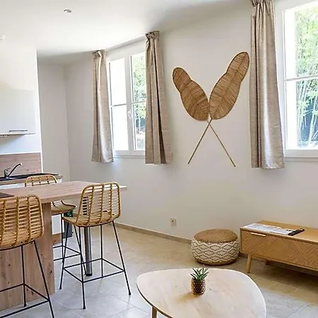 Chateau De L'insolas Aparthotel Villeneuve-les-Avignon